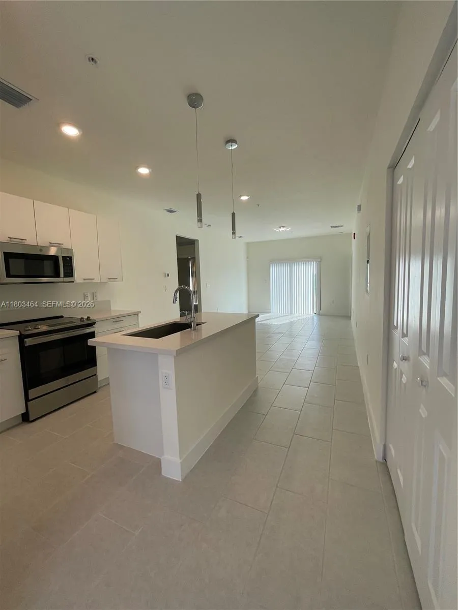 8167 NW 41st St # 409, Doral FL 33166
