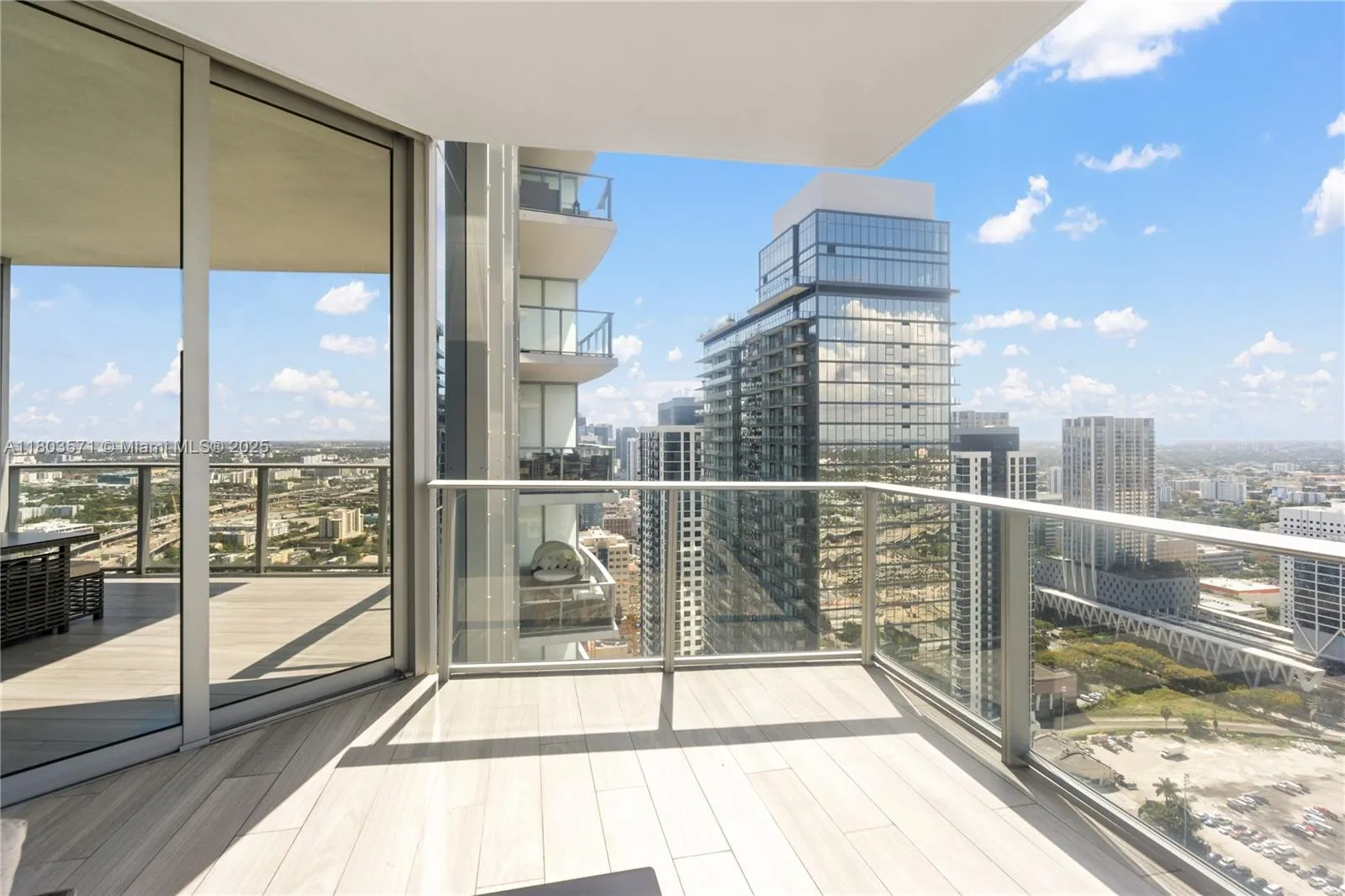 1 bedroom 2 bath for sale at 851 NE 1st Ave # 3906, Miami FL 33132