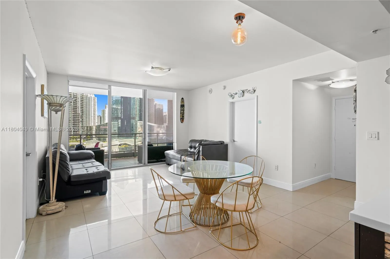 90 SW 3rd St # 2215, Miami FL 33130