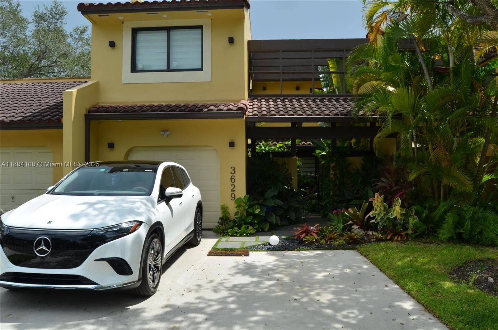 3 bedroom 2 bath for sale at 3629 Estepona Ave, Doral FL 33178