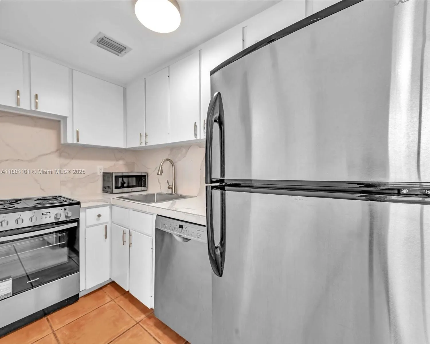 2 bedroom 2 bath for sale at 1218 Drexel Ave # 304, Miami Beach FL 33139