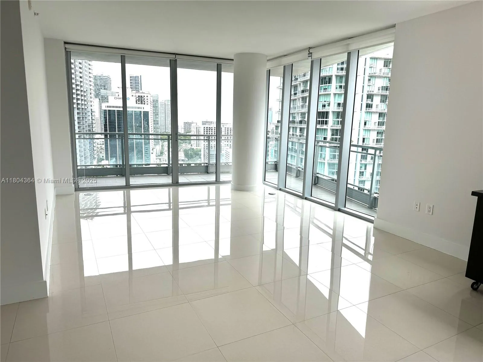 92 SW 3rd St # 1605, Miami FL 33130