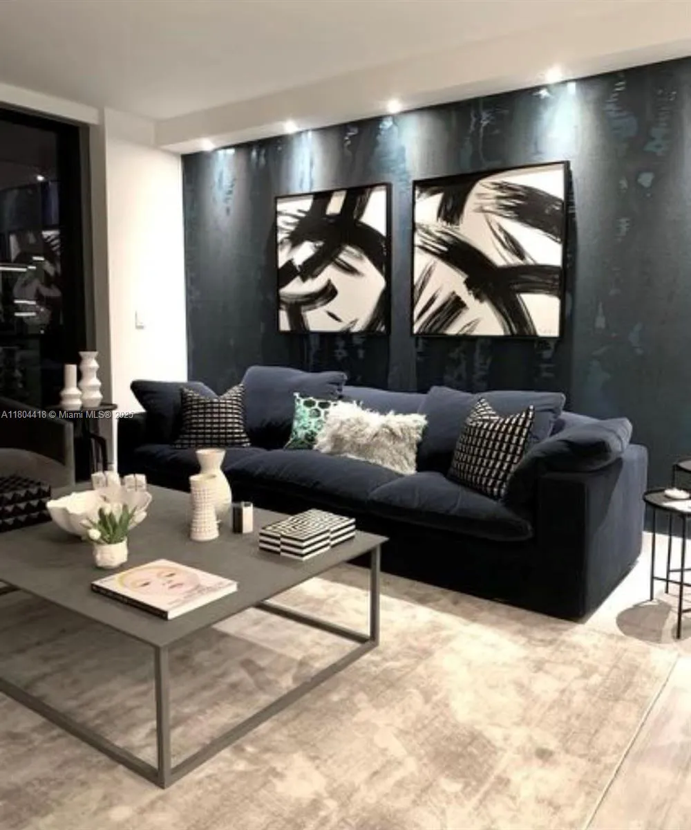 1 bedroom 1 bath for sale at 1000 Brickell Plz # 3308, Miami FL 33131