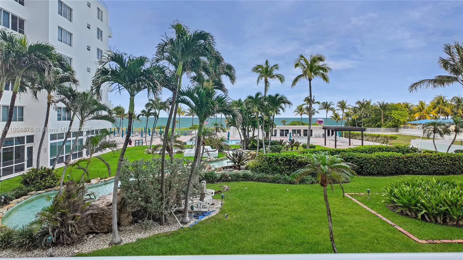1 bedroom 1 bath for sale at 5005 Collins Ave # 212, Miami Beach FL 33140