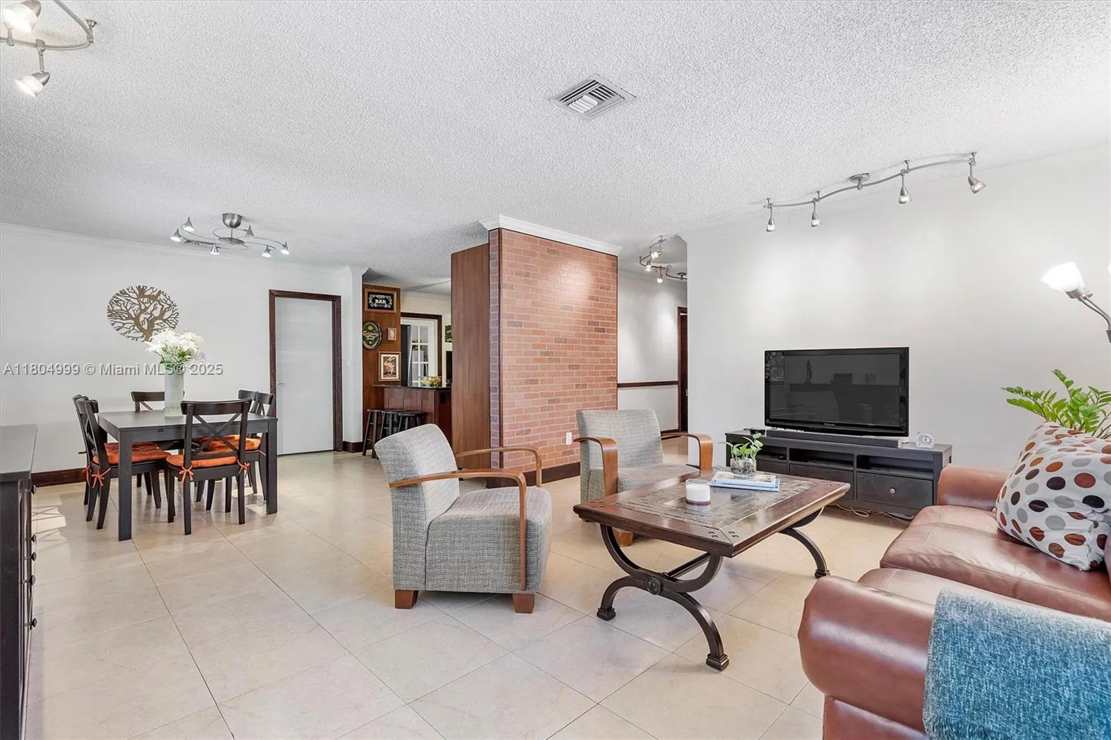 1693 NE 171st St, North Miami Beach FL 33162