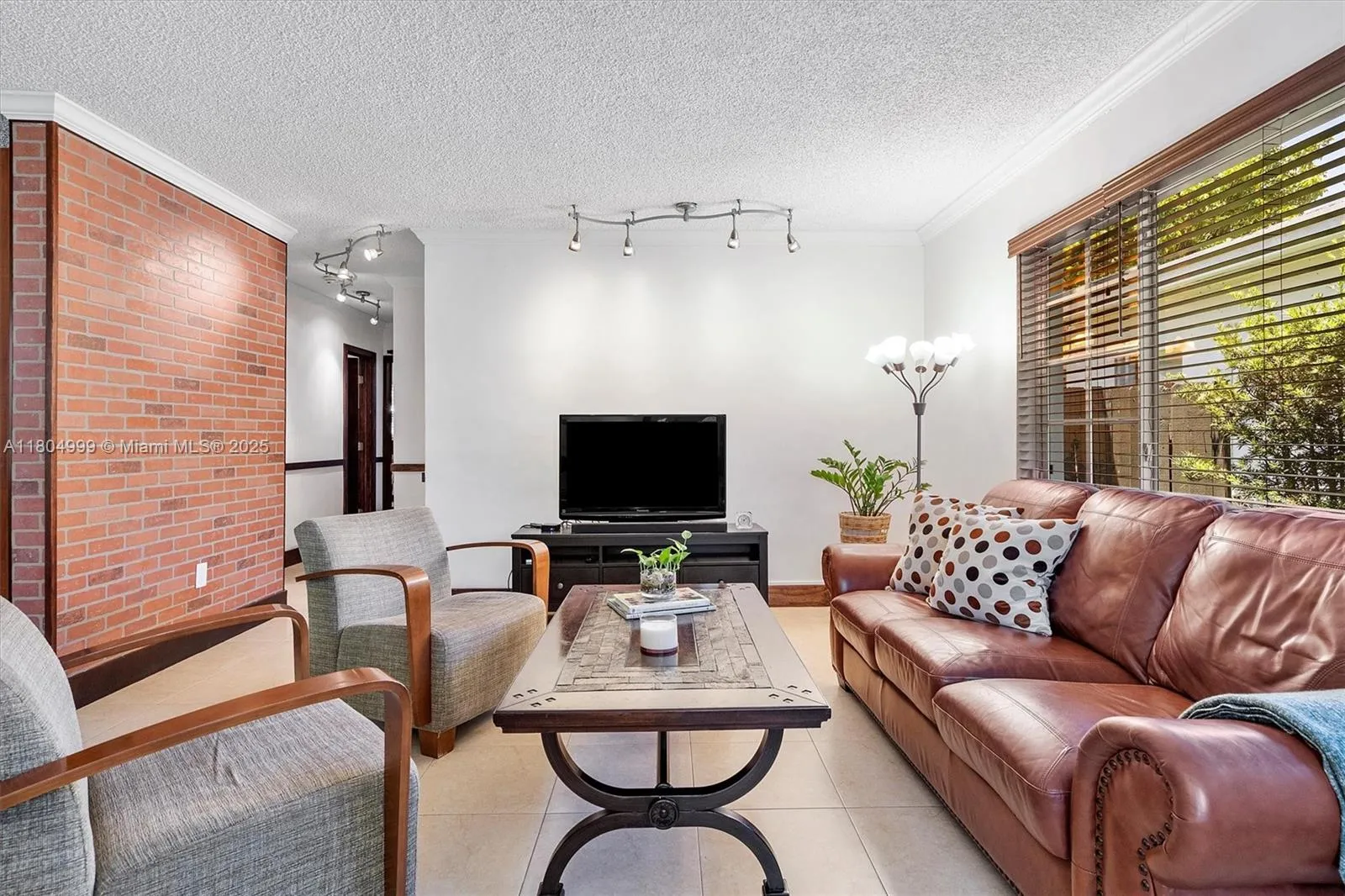 1693 NE 171st St, North Miami Beach FL 33162