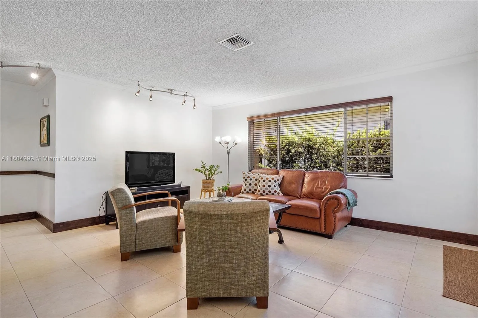 1693 NE 171st St, North Miami Beach FL 33162