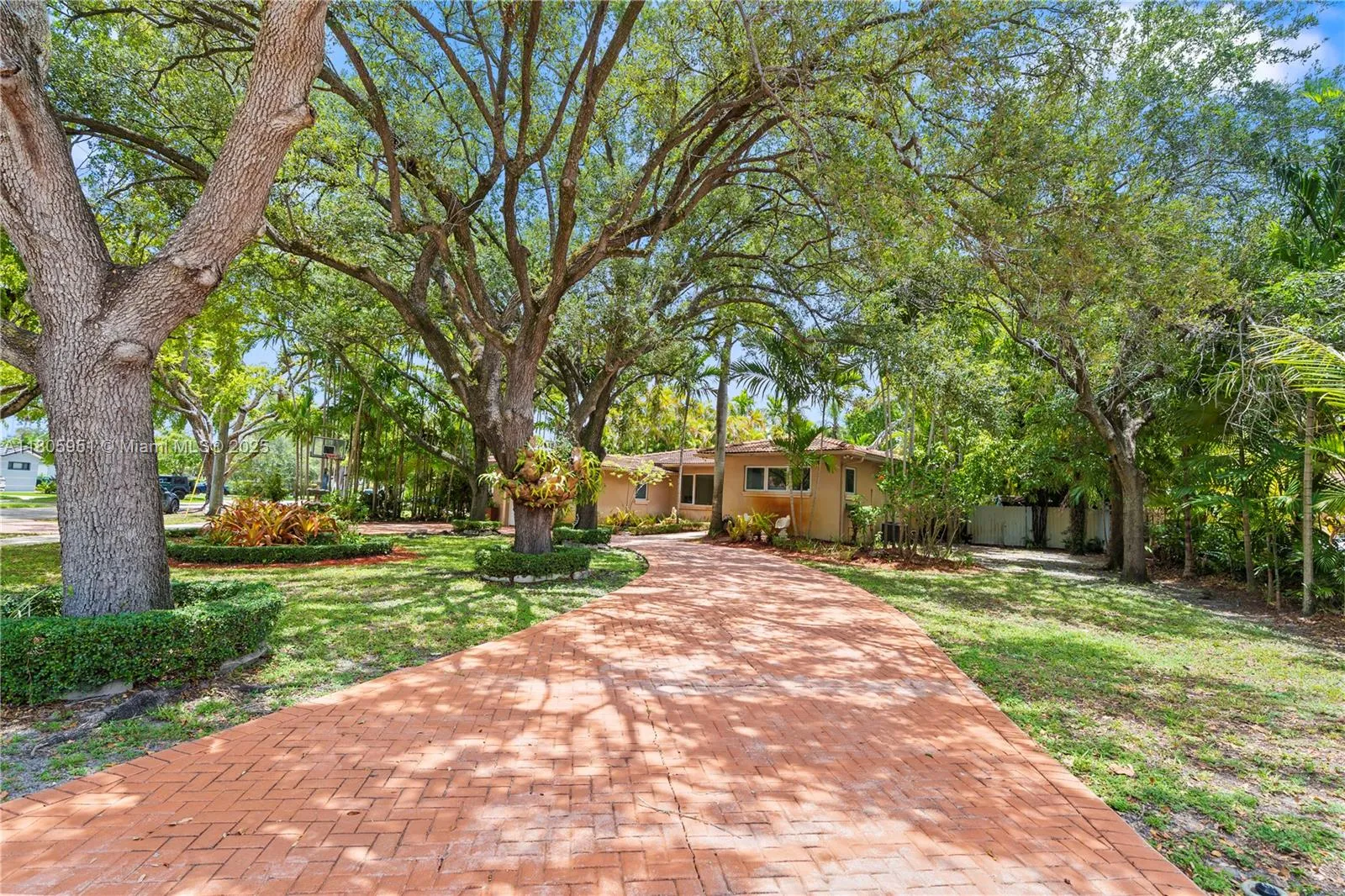 1090 Meadowlark Ave, Miami Springs FL 33166