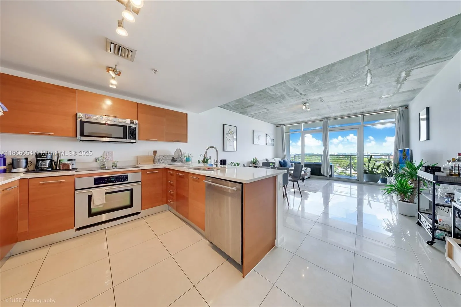 1 bedroom 1 bath for sale at 3250 NE 1st Ave # 1007, Miami FL 33137