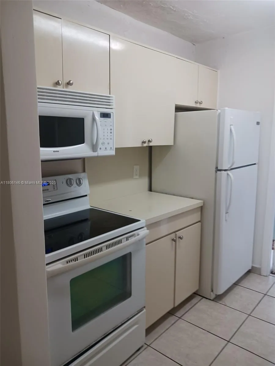 2700 NE 135th St # 30, North Miami FL 33181
