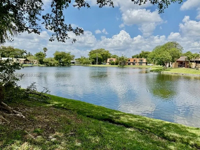 3 bedroom 2 bath for sale at 8992 Palm Tree Ln # 8992, Pembroke Pines FL 33024