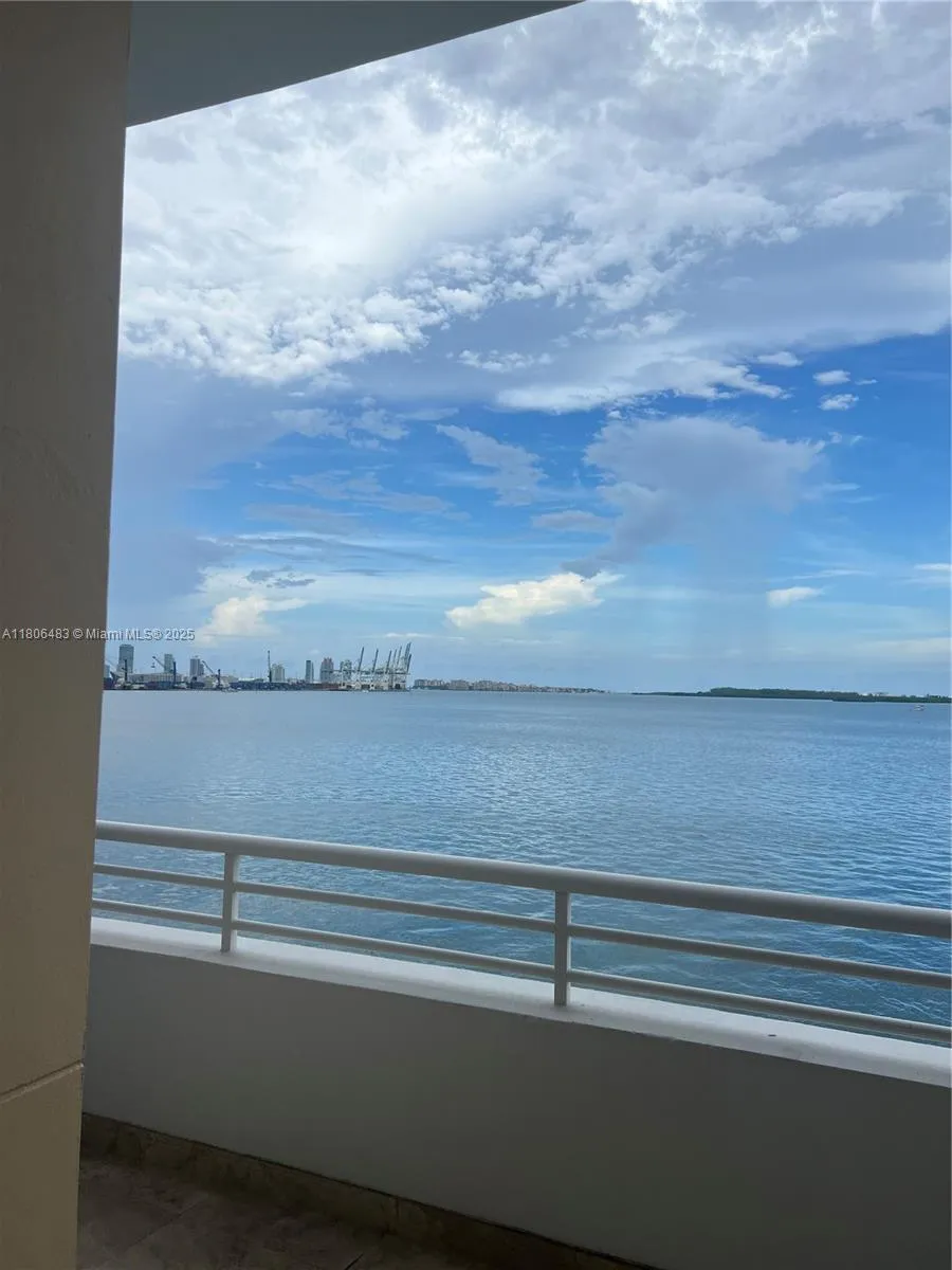 808 Brickell Key Dr # 404, Miami FL 33131