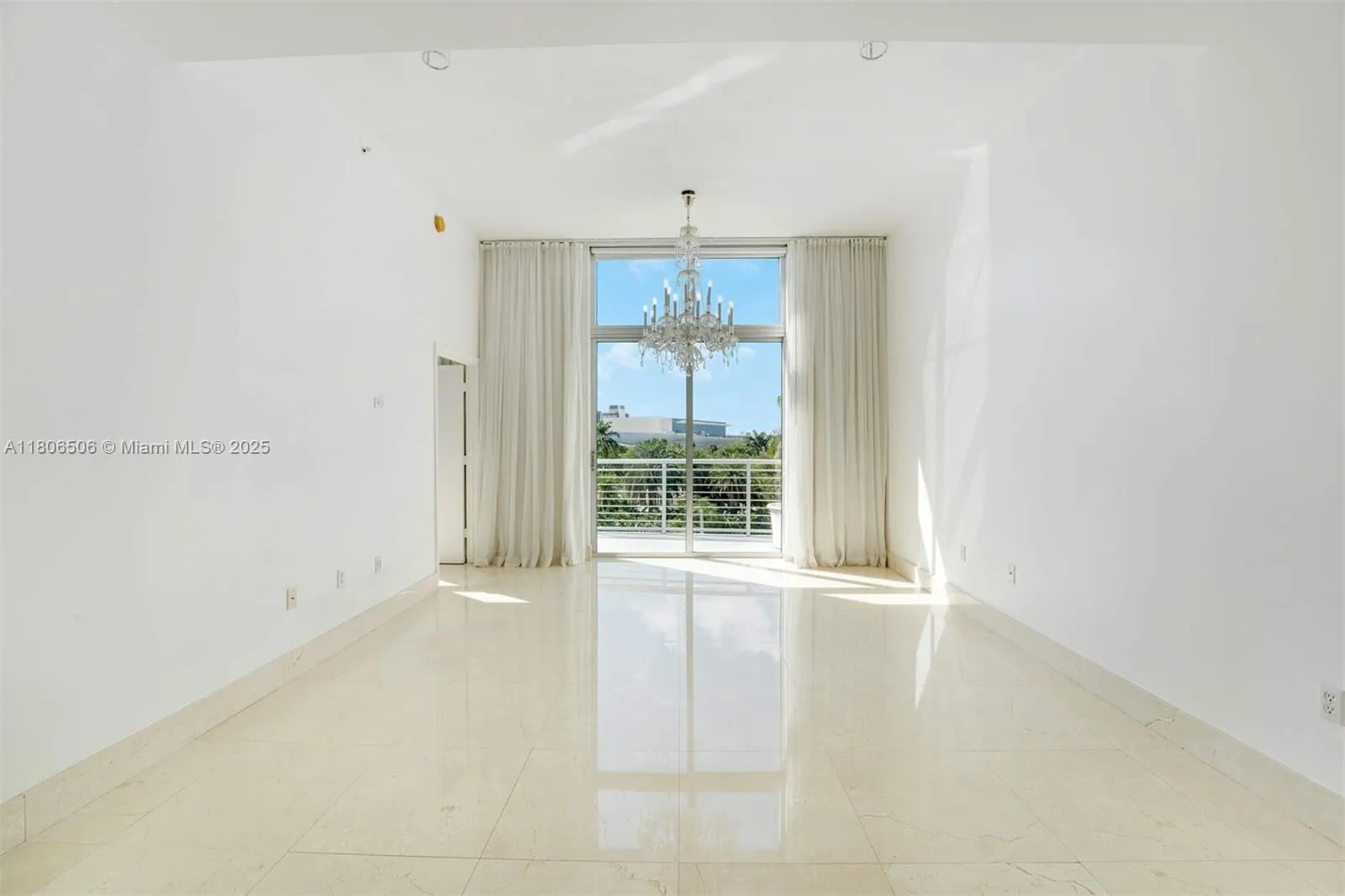 1 bedroom 1 bath for sale at 2001 Meridian Ave # 516, Miami Beach FL 33139