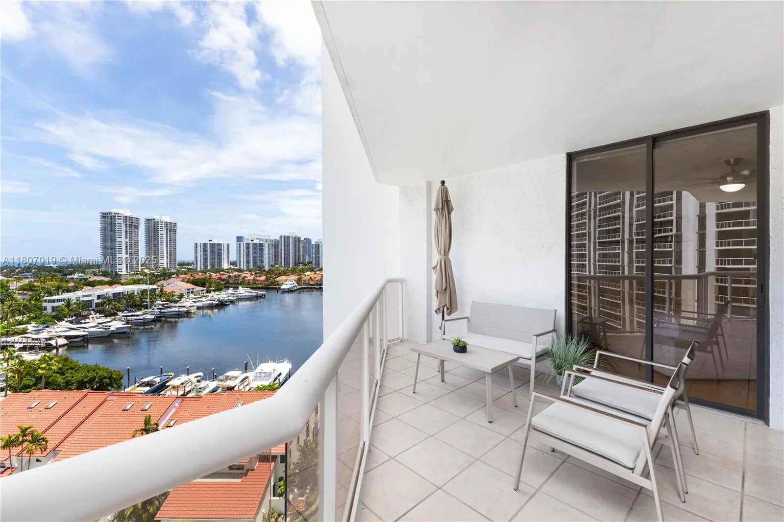 2 bedroom 2 bath for sale at 3610 Yacht Club Dr # 1005, Aventura FL 33180