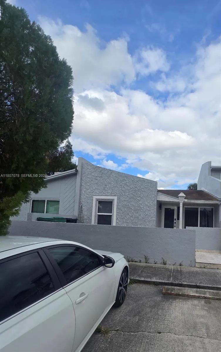 3 bedroom 2 bath for sale at 19423 NW 53rd Pl, Miami Gardens FL 33055