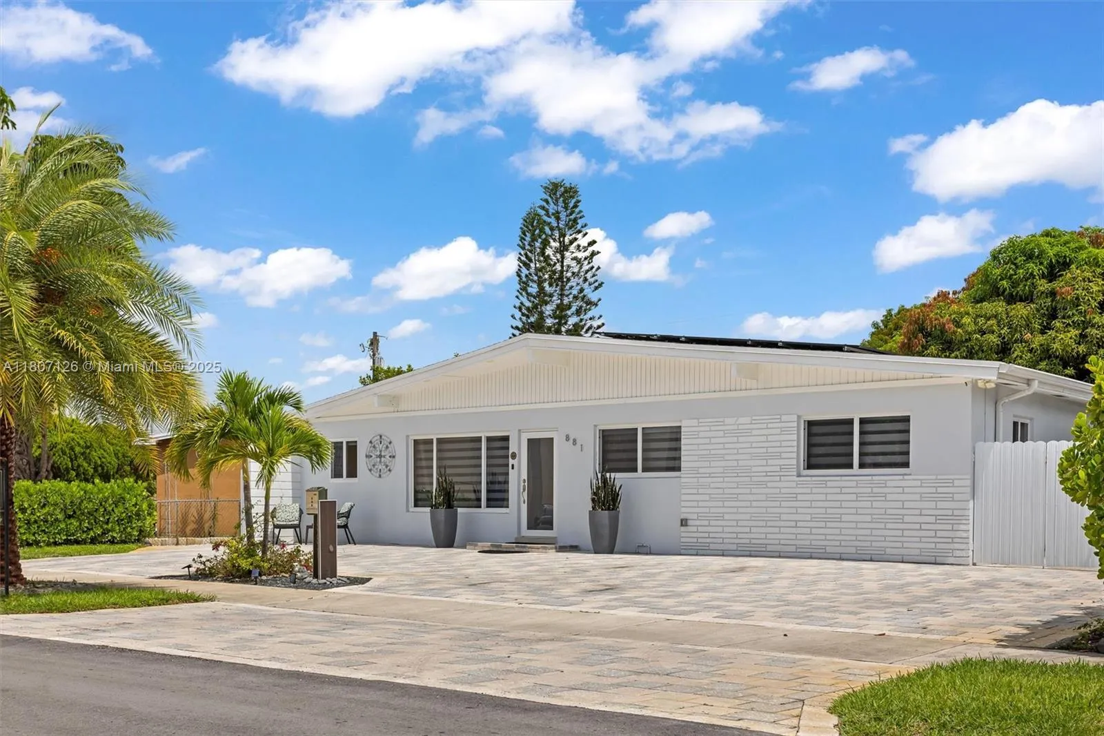 881 NW 177th Ter, Miami Gardens FL 33169