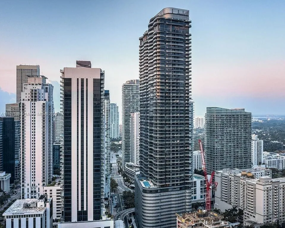 1 bedroom 2 bath for sale at 1000 Brickell Plz # 2705, Miami FL 33131