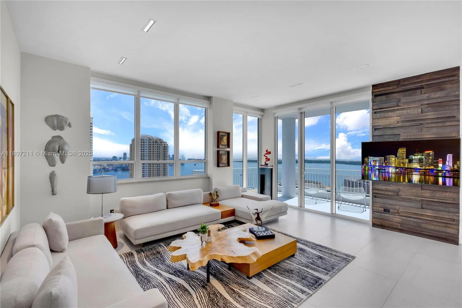 2 bedroom 2 bath for sale at 801 Brickell Key Blvd # 3311, Miami FL 33131