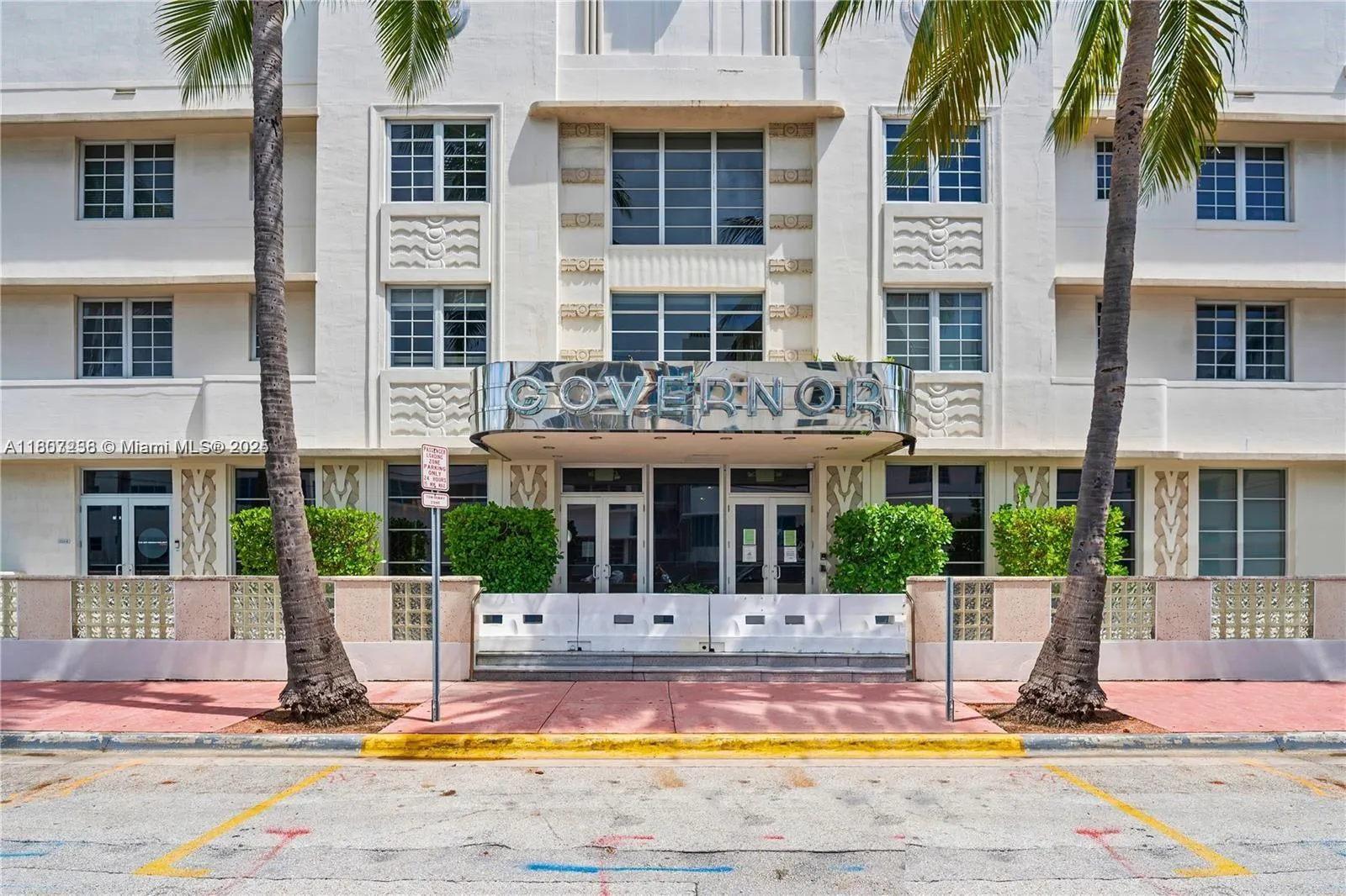 1 bedroom 1 bath for sale at 435 21st St # 315, Miami Beach FL 33139