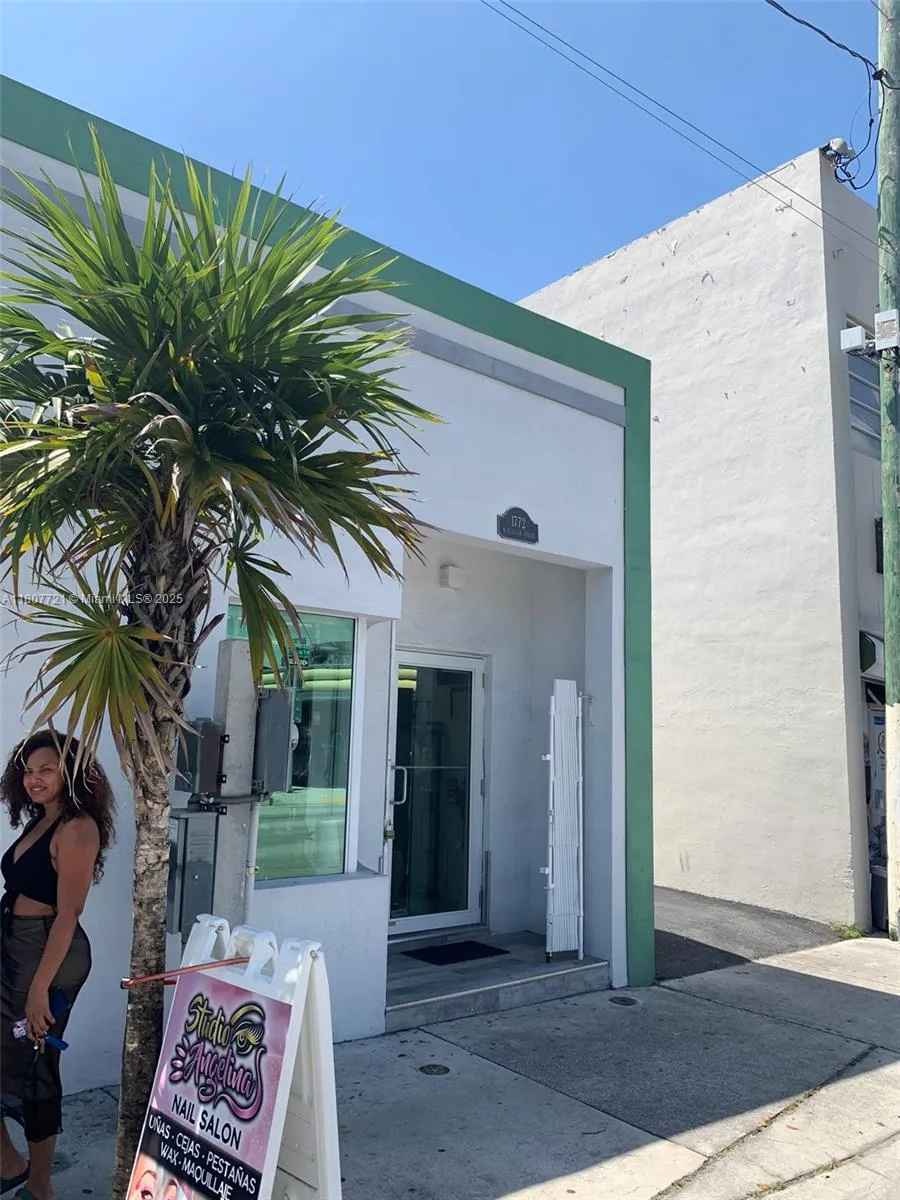 1772 W Flagler St, Miami FL 33135