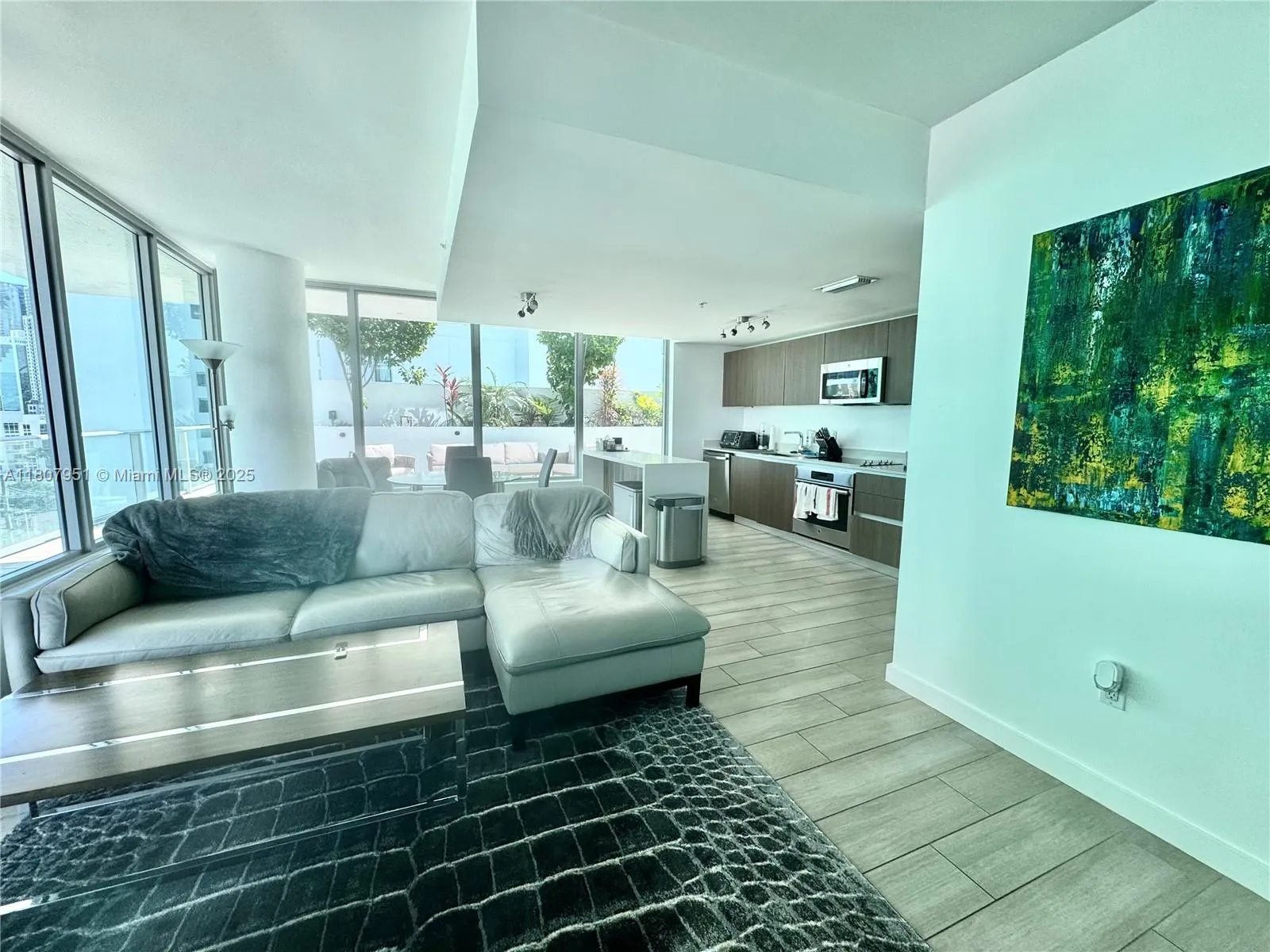 1600 SW 1 AV # 910, Miami FL 33129