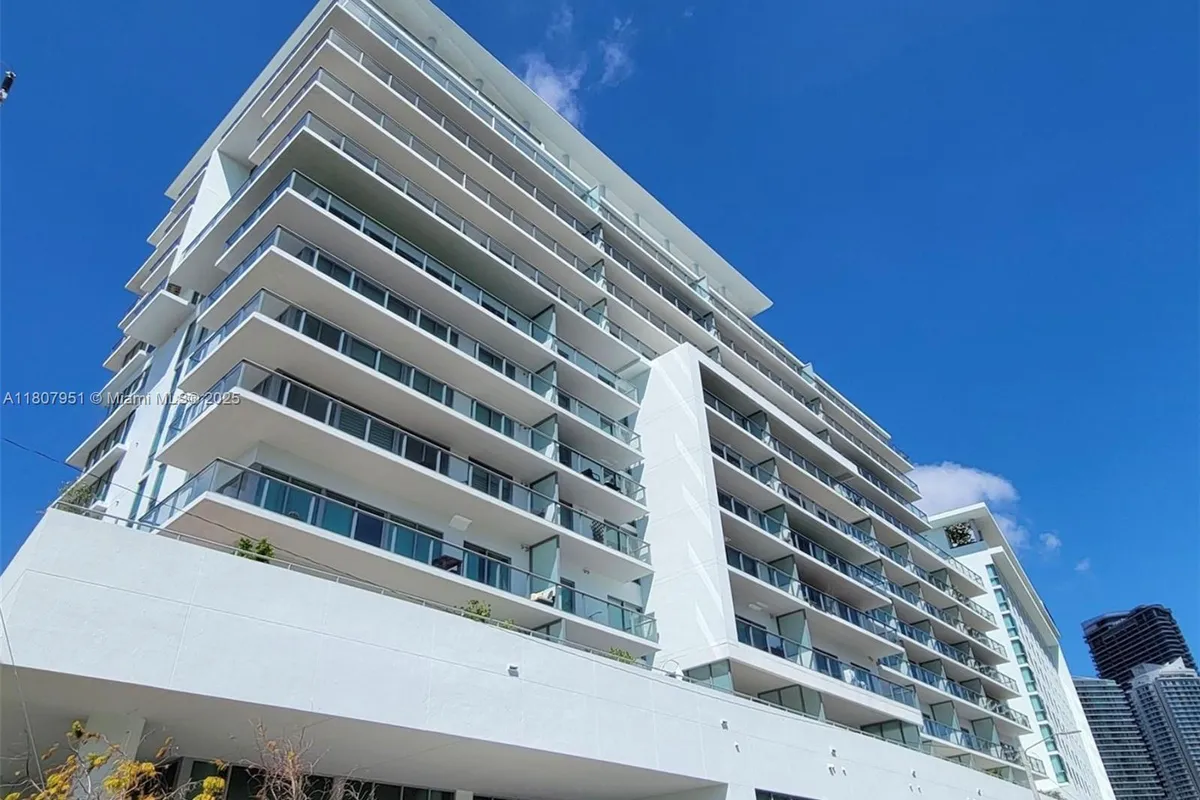 1600 SW 1 AV # 910, Miami FL 33129