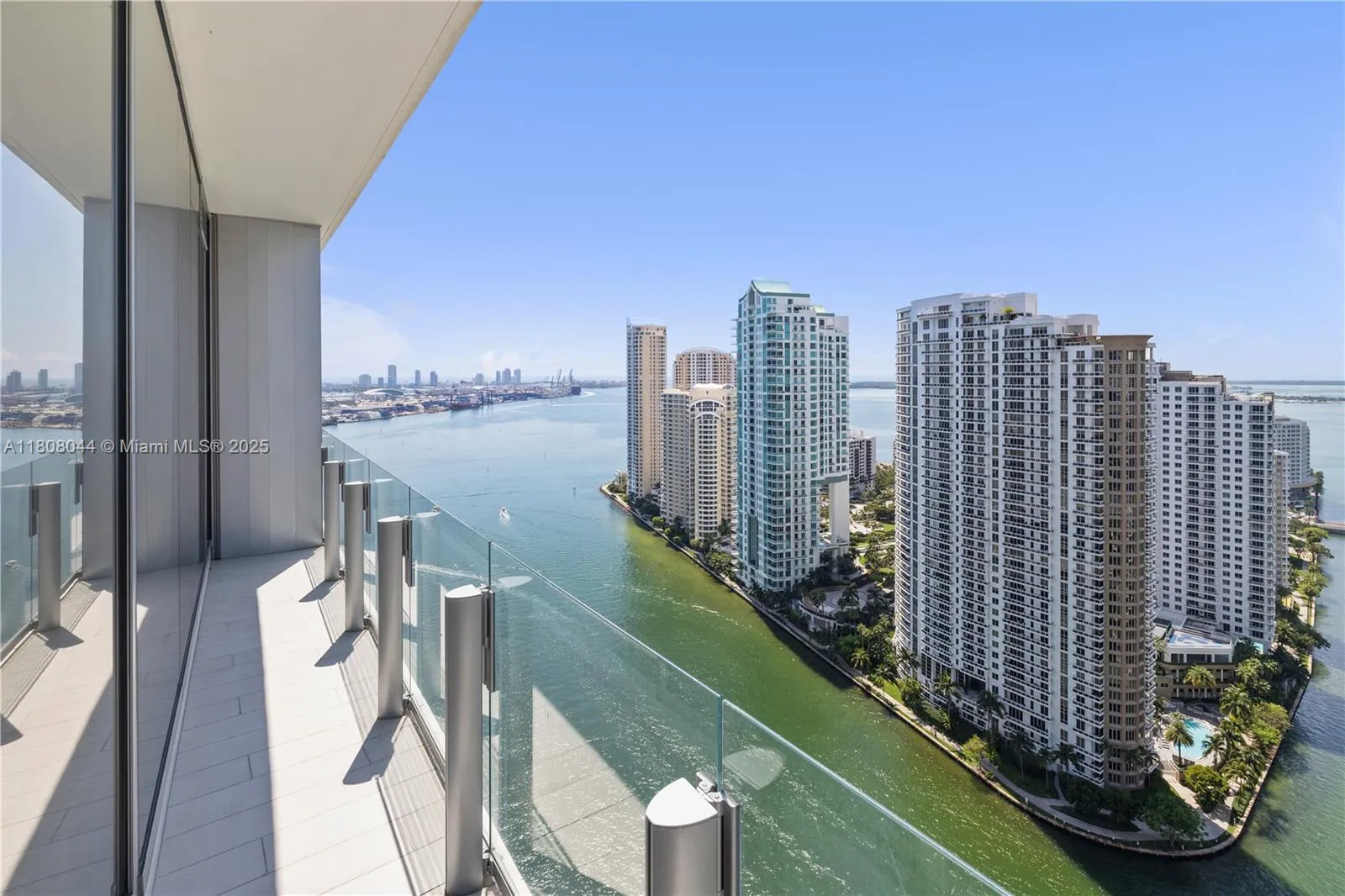 4 bedroom 5 bath for sale at 300 Biscayne Blvd Way # 3104, Miami FL 33131