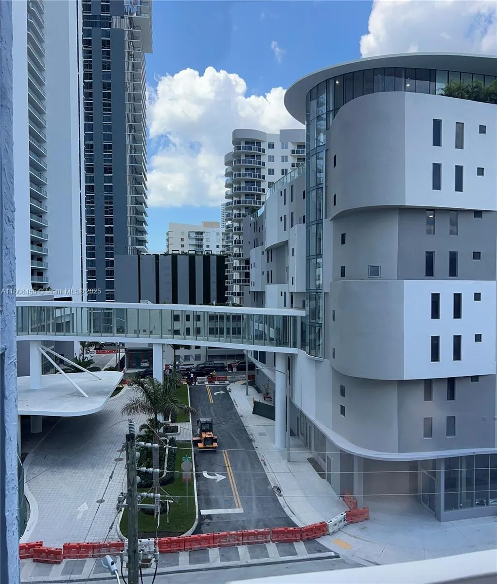 677 NE 24th St # 607, Miami FL 33137