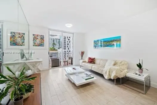 185 SE 14th Ter # 1410, Miami FL 33131