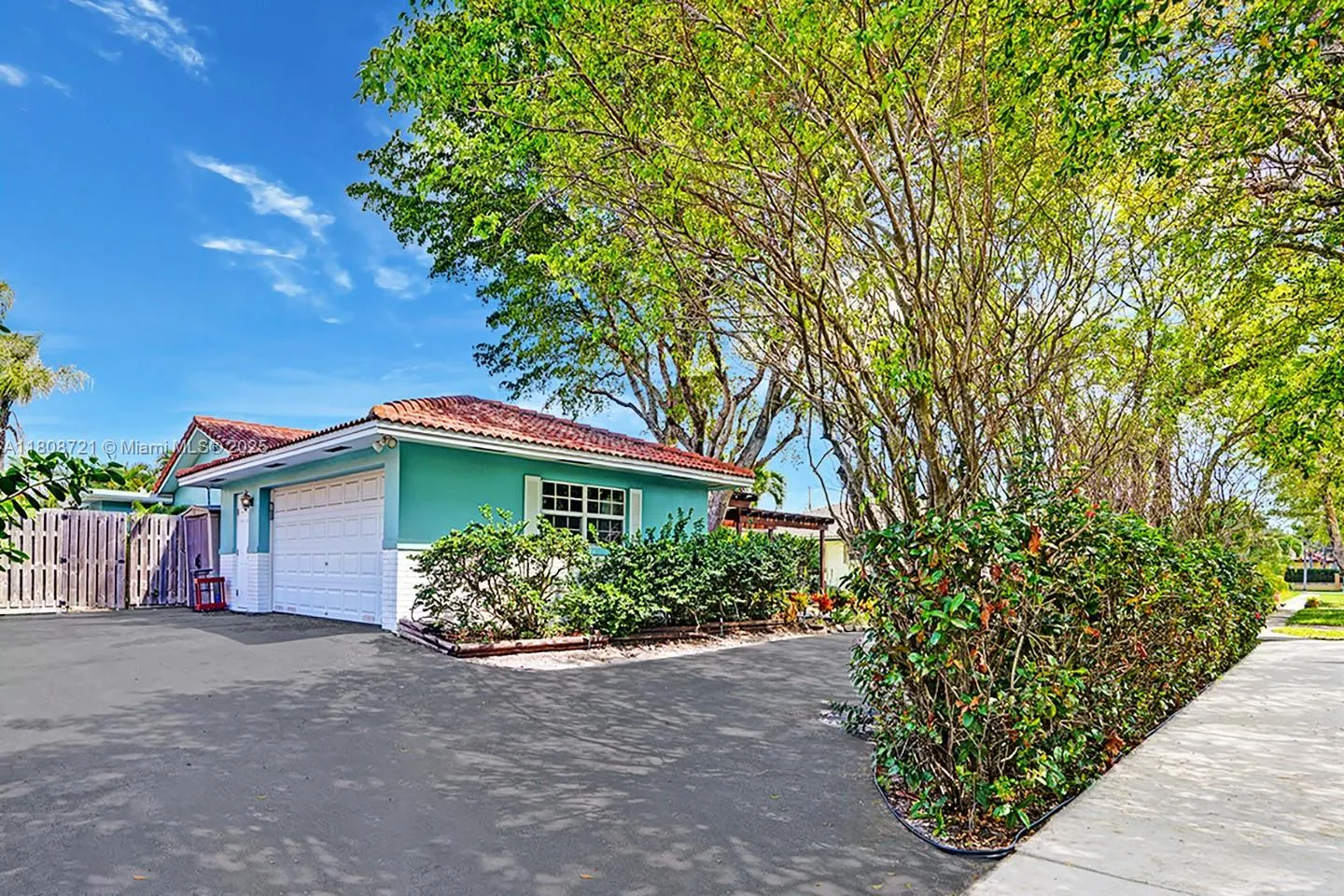 1245 Wiley St, Hollywood FL 33019