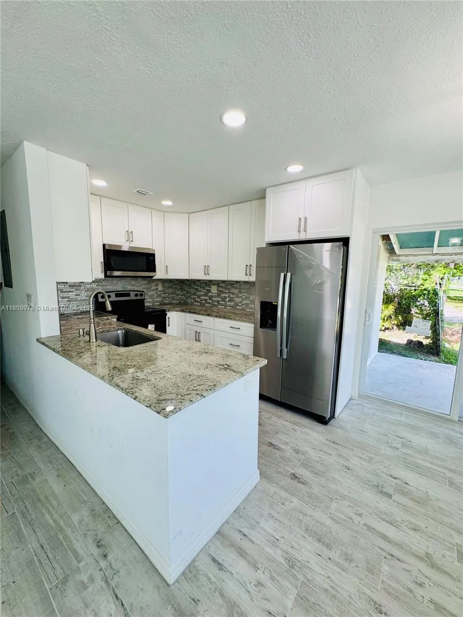 4341 NW 59th St, North Lauderdale FL 33319