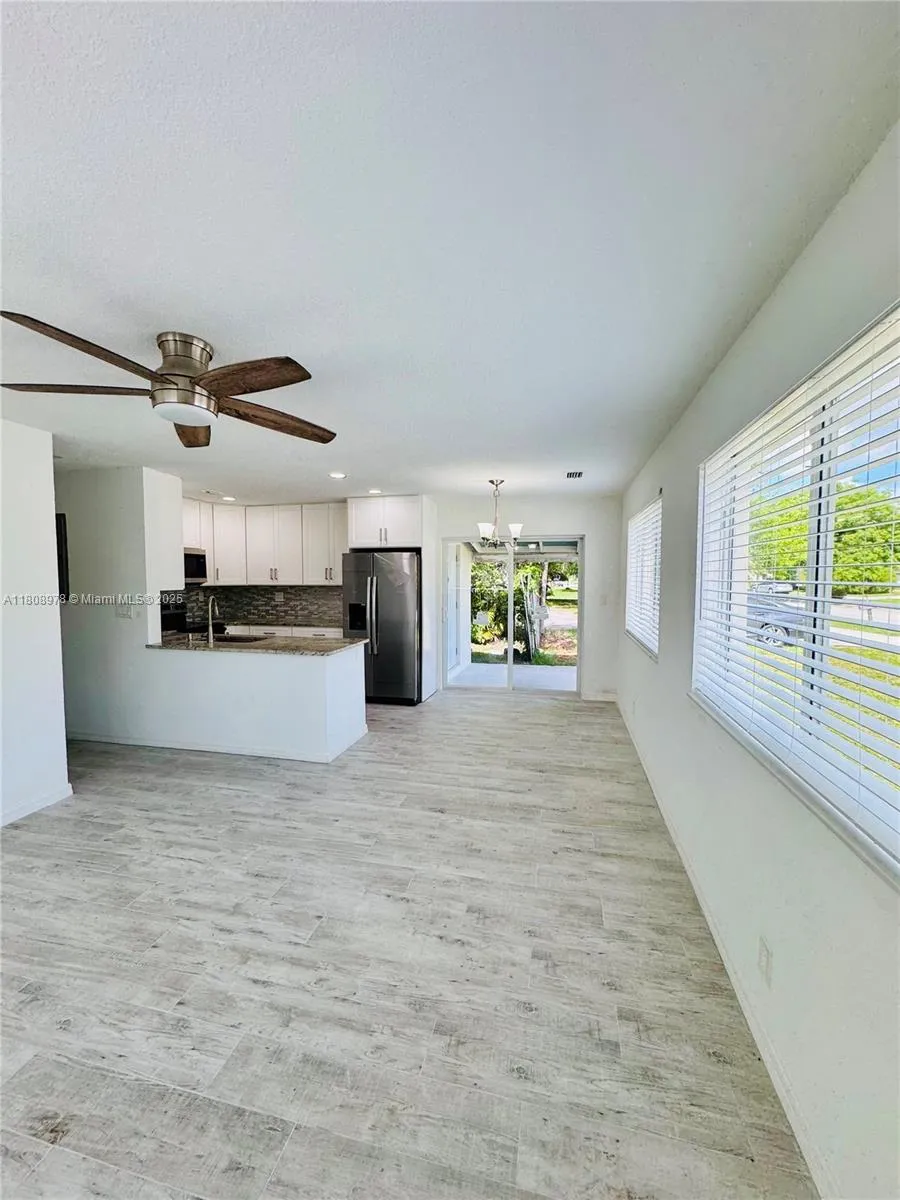 4341 NW 59th St, North Lauderdale FL 33319