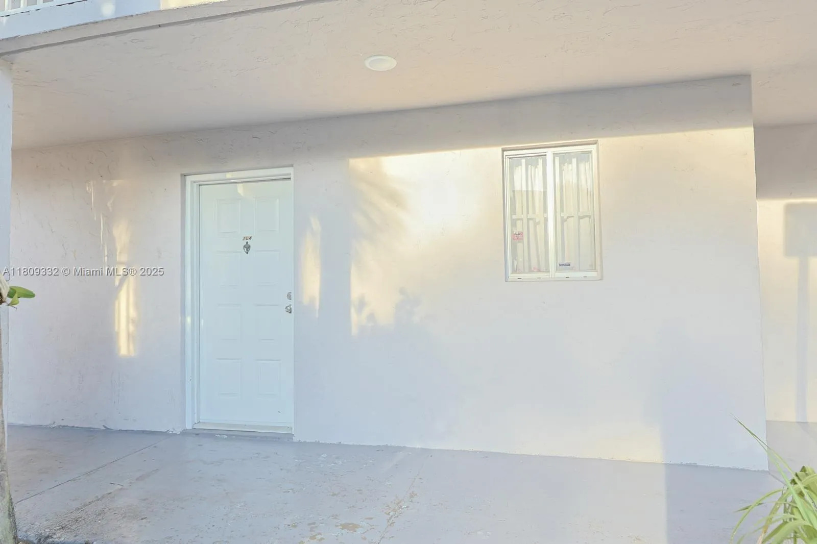 2 bedroom 1 bath for sale at 2730 W 76th St # 104, Hialeah FL 33016