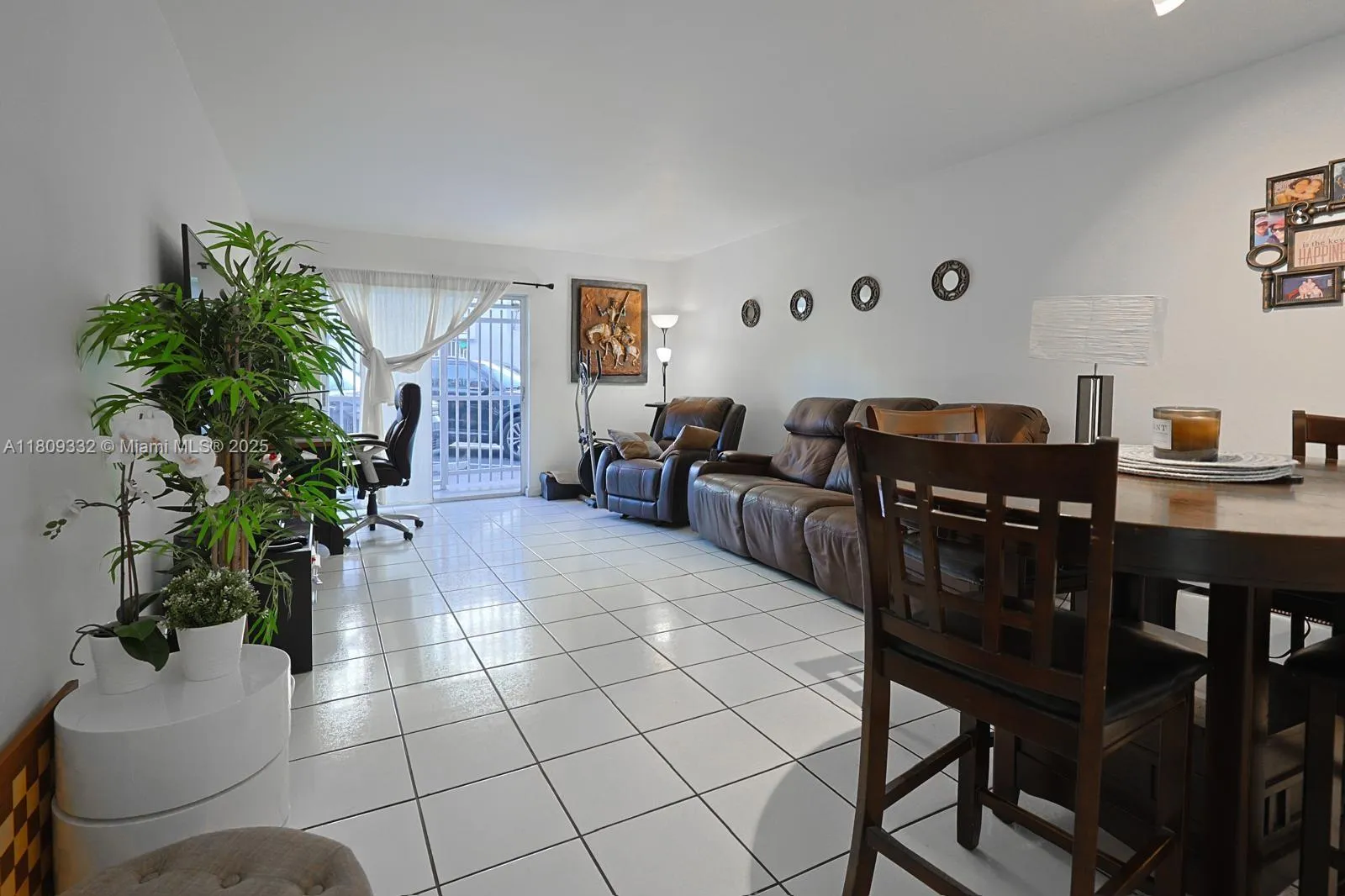 2730 W 76th St # 104, Hialeah FL 33016