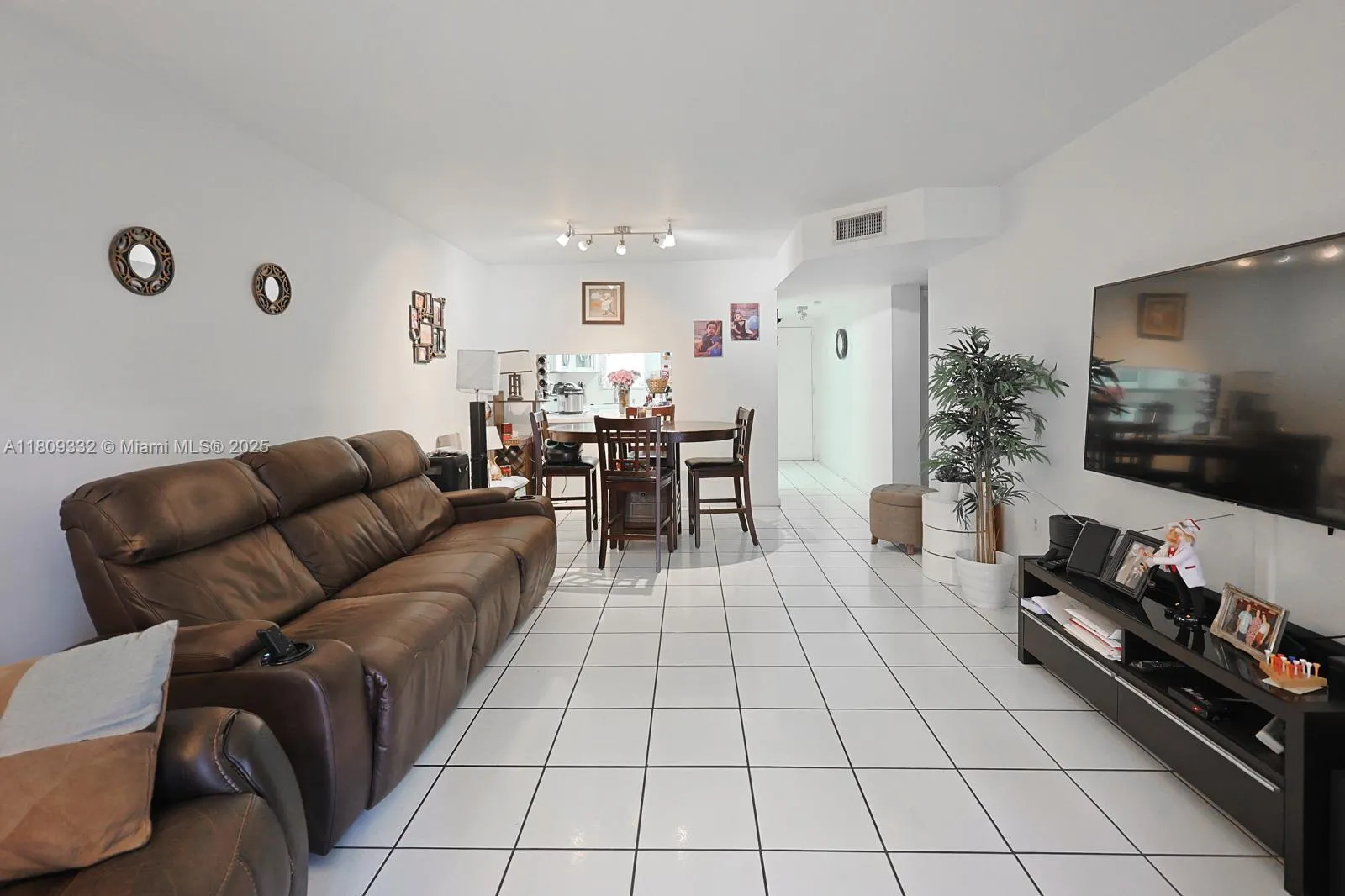 2730 W 76th St # 104, Hialeah FL 33016