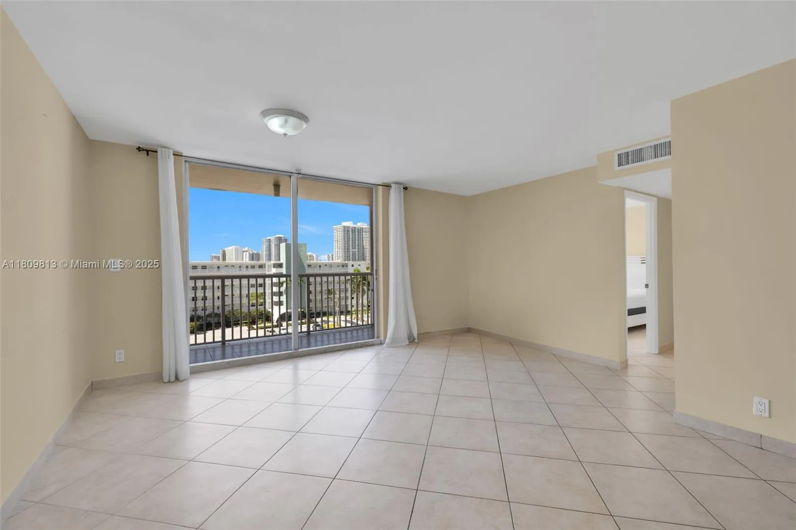 2 bedroom 2 bath for sale at 3161 S OCEAN DR # 607, Hallandale Beach FL 33009