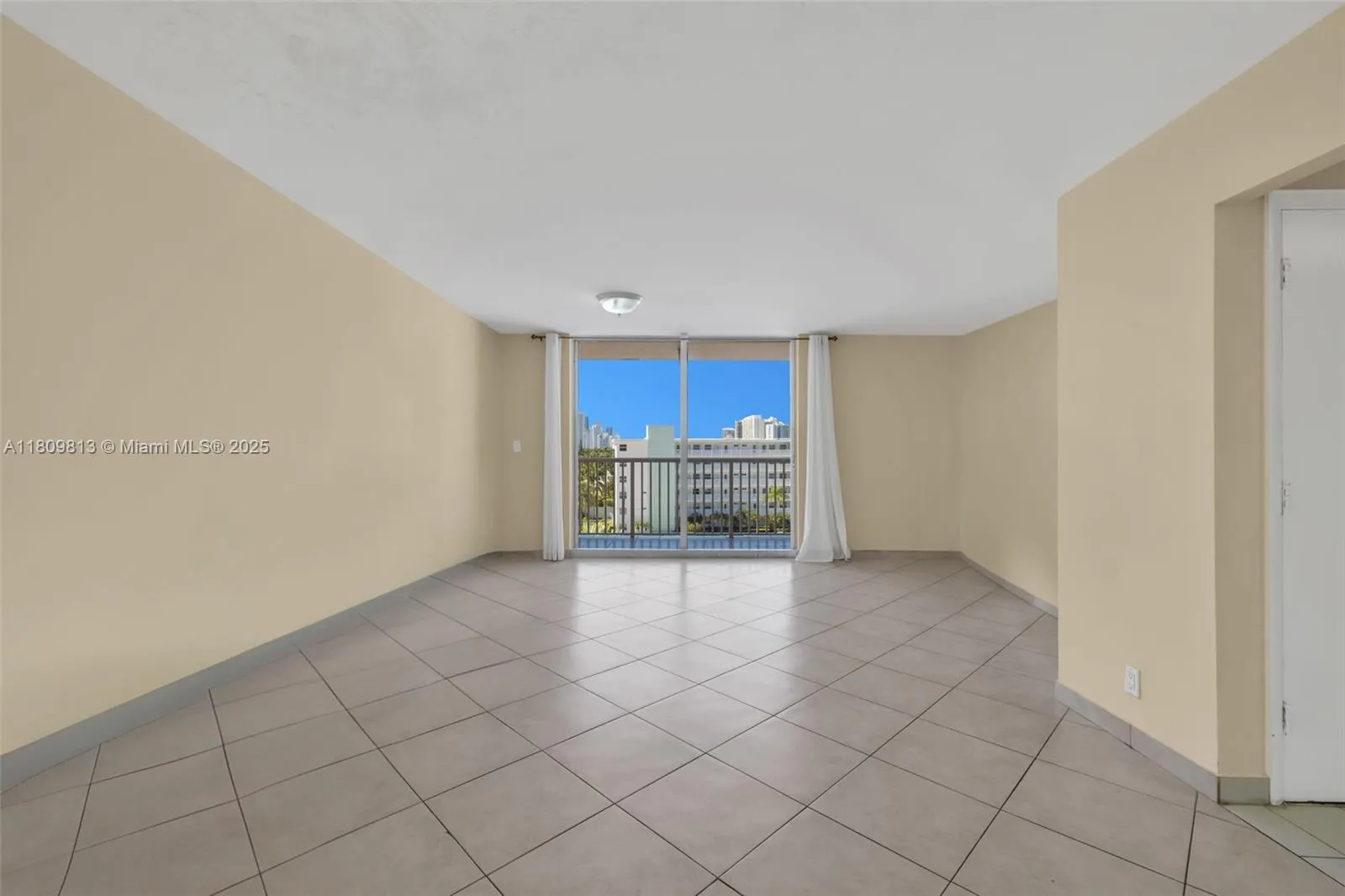 3161 S OCEAN DR # 607, Hallandale Beach FL 33009