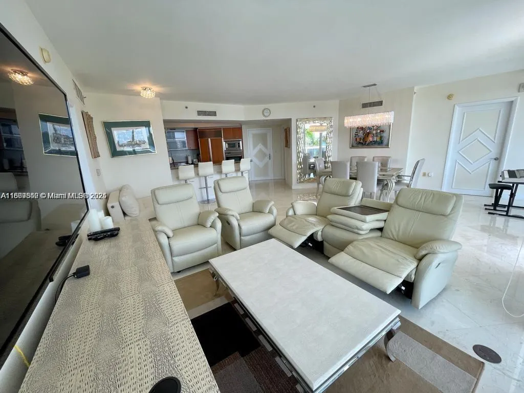 2 bedroom 2 bath for sale at 400 Alton Rd # 808, Miami Beach FL 33139