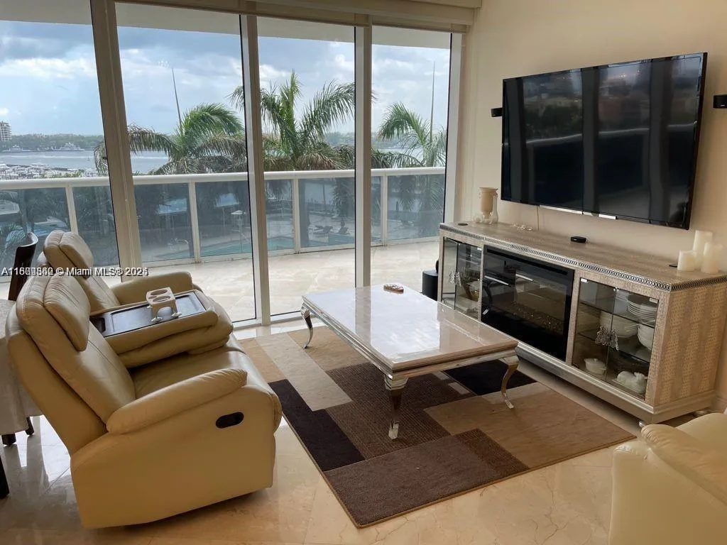 400 Alton Rd # 808, Miami Beach FL 33139