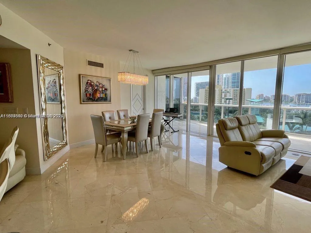 400 Alton Rd # 808, Miami Beach FL 33139