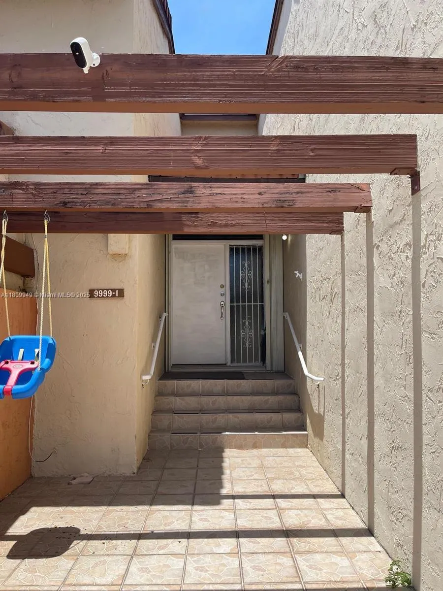 9999 NW 9th St Cir # 11, Miami FL 33172