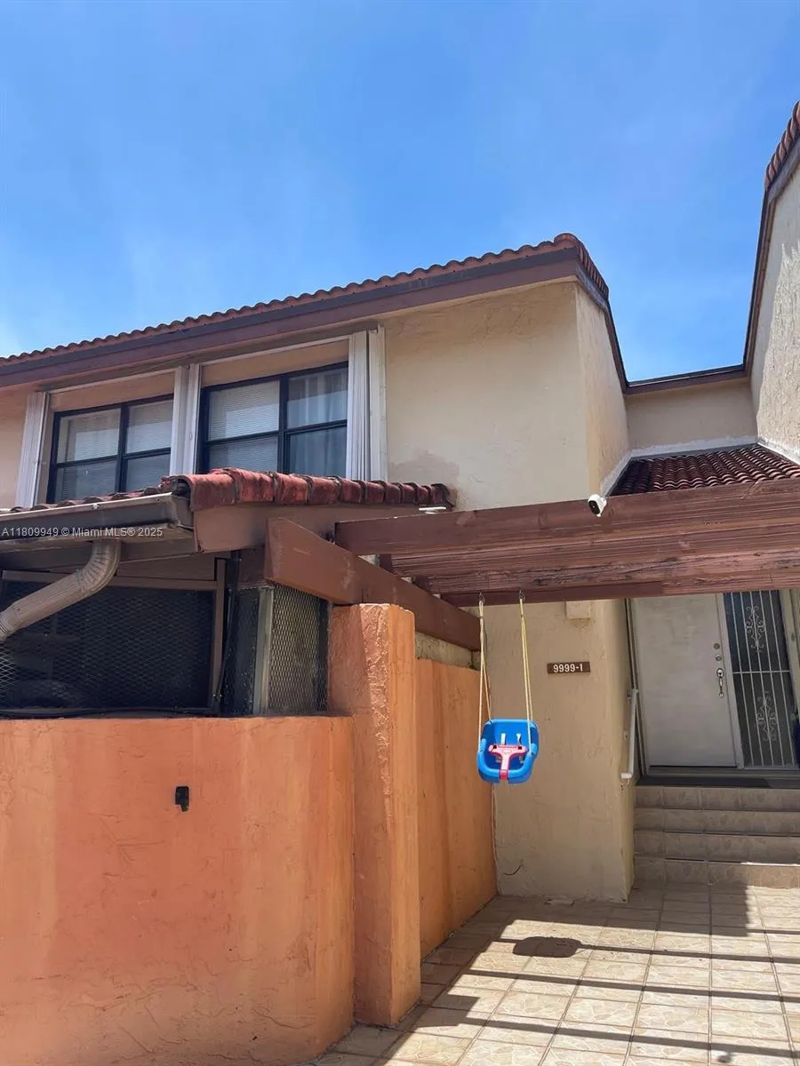 9999 NW 9th St Cir # 11, Miami FL 33172