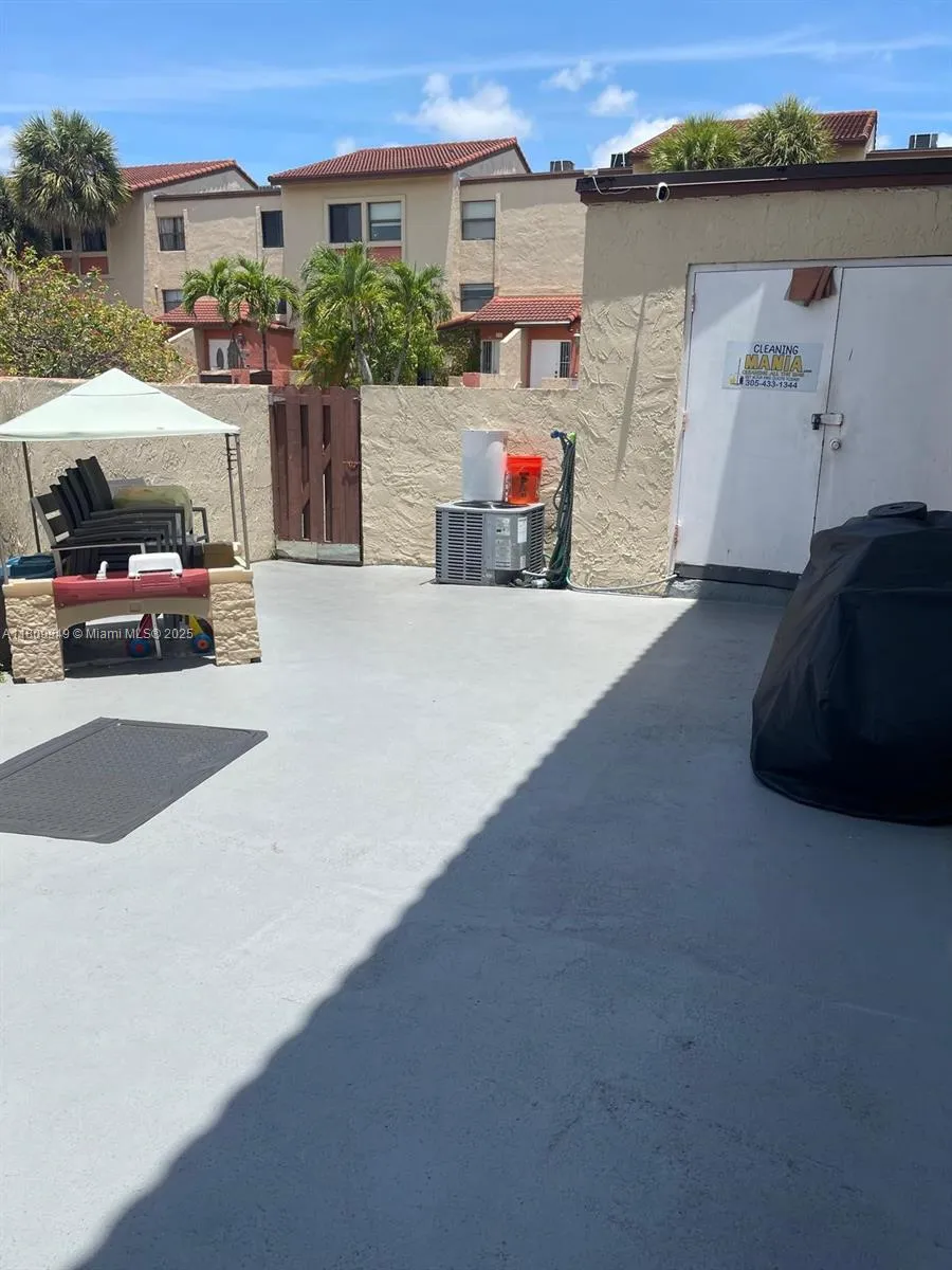 9999 NW 9th St Cir # 11, Miami FL 33172