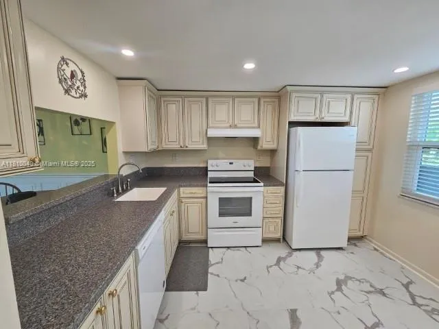 900 Colony Point Cir # 505, Pembroke Pines FL 33026