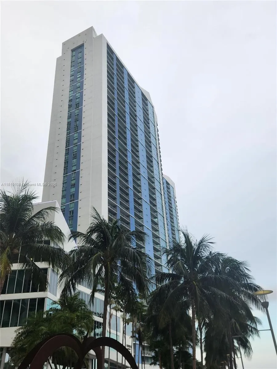 2 bedroom 2 bath for sale at 325 S Biscayne Blvd # 1822, Miami FL 33131