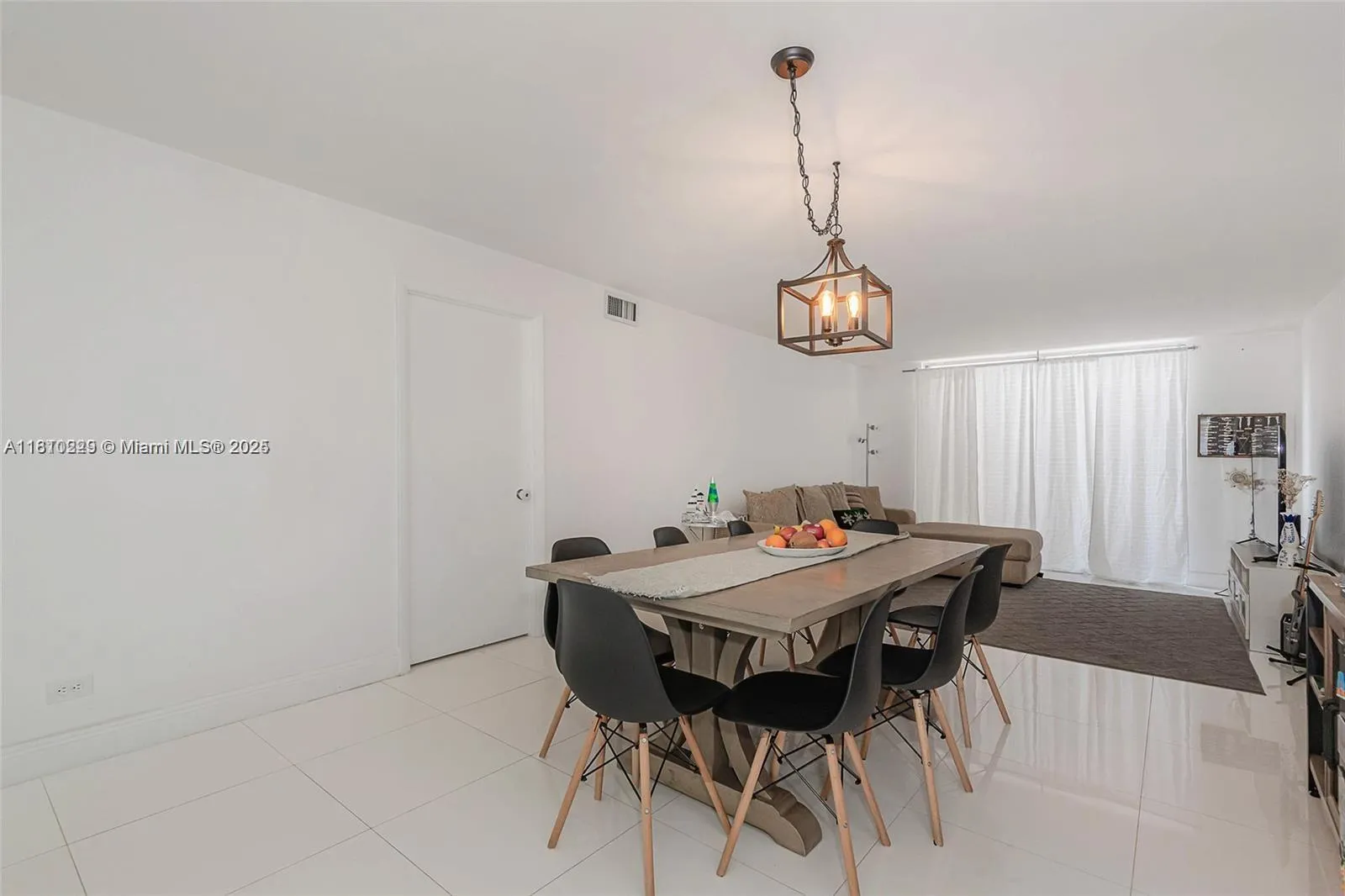 6039 Collins Ave # 307, Miami Beach FL 33140