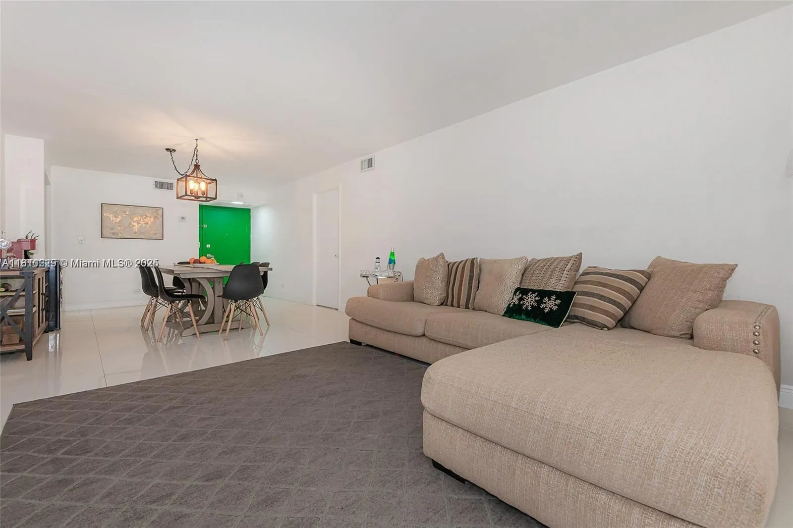 6039 Collins Ave # 307, Miami Beach FL 33140