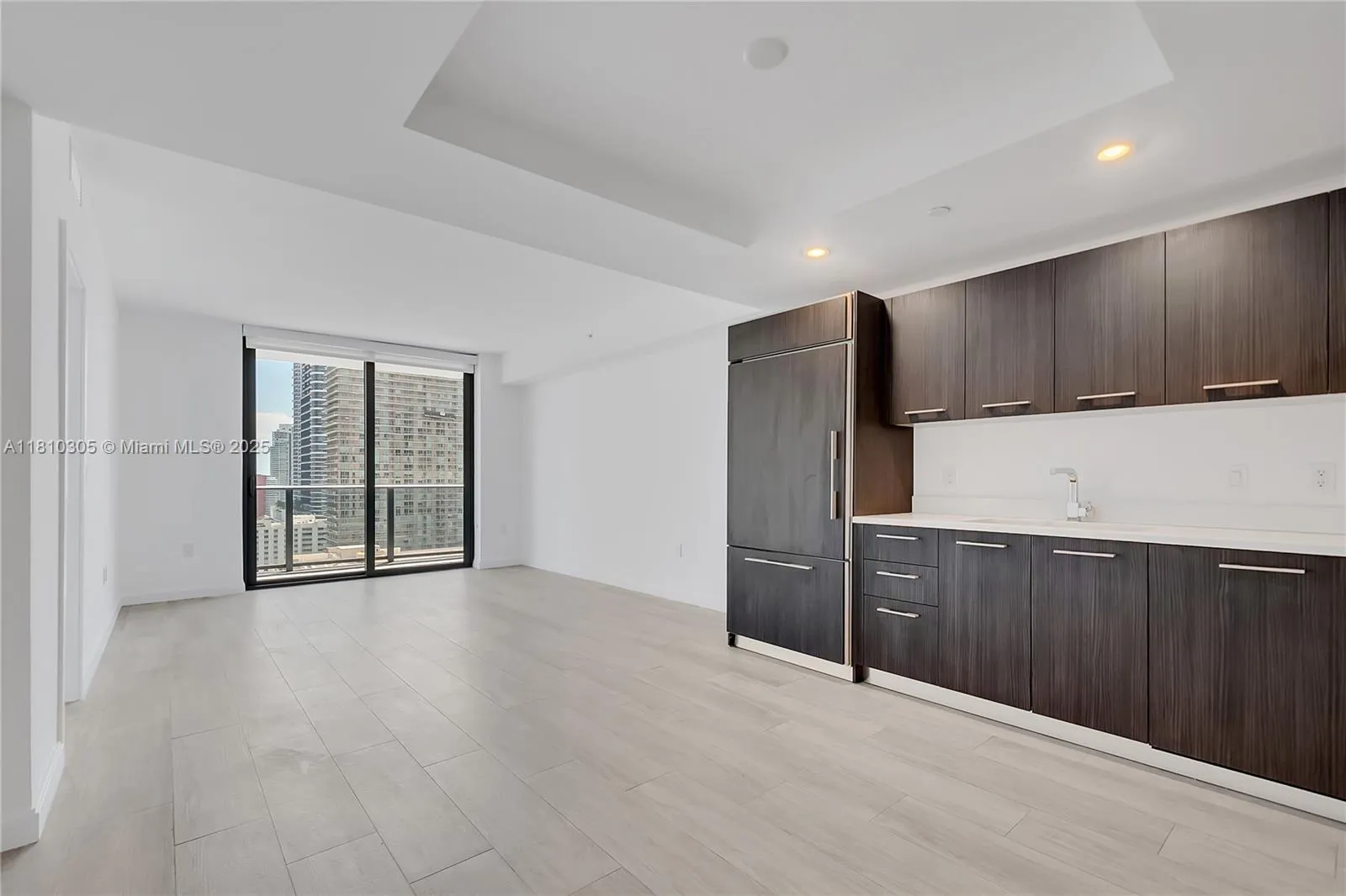 45 SW 9th St # 2105, Miami FL 33130