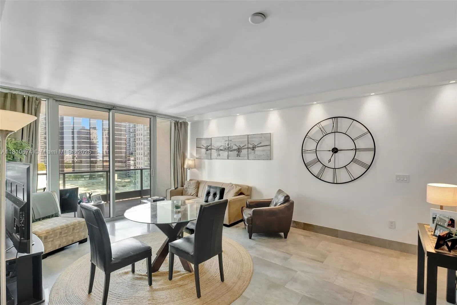 1 bedroom 1 bath for sale at 1331 Brickell Bay Dr # 1504, Miami FL 33131