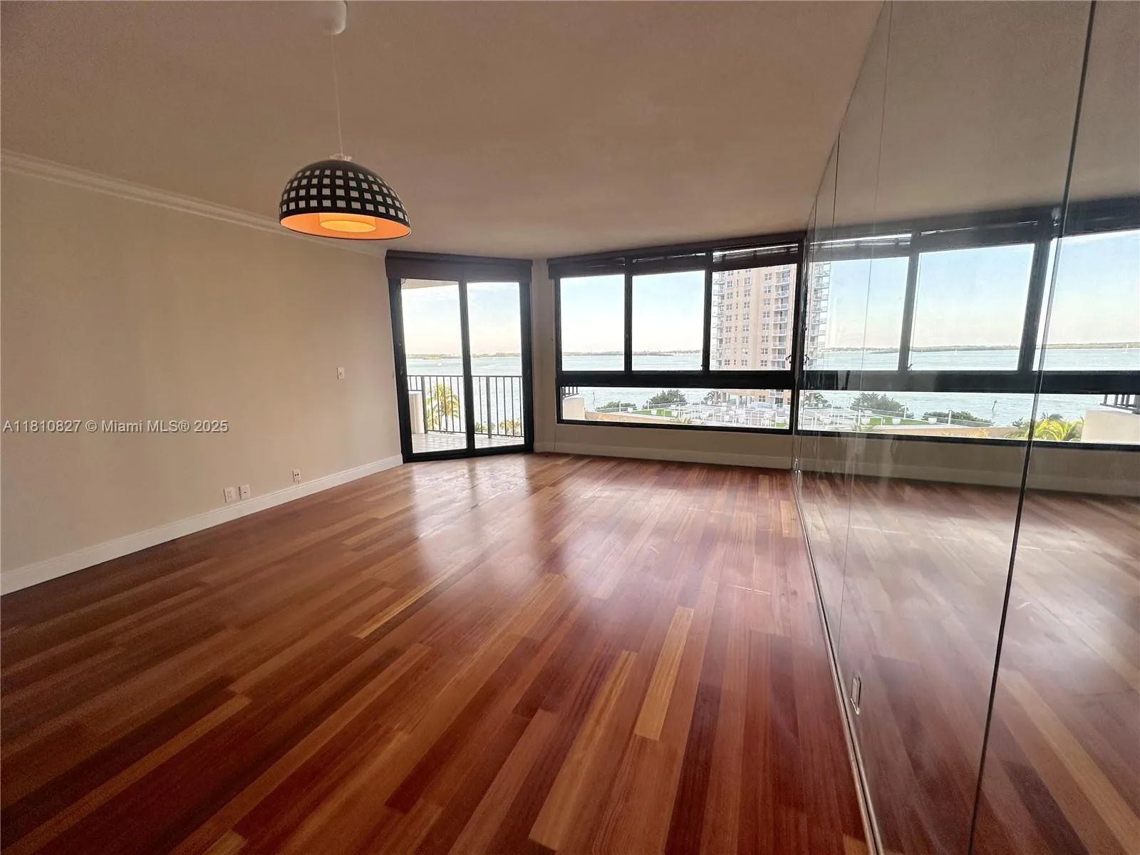 1 bedroom 1 bath for sale at 520 Brickell Key Dr # A811, Miami FL 33131